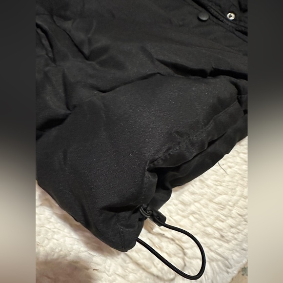 Women's Cropped Puffy puffer Jacket w/ Detachable Hooded in black. Large. NWT - Picture 6 of 7